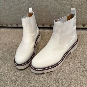 Caslon Cream Lug Chelsea Boot